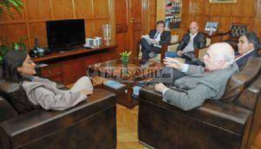 En Buenos Aires, Luc�a gestion� fondos de asistencia para los productores de Sij�n