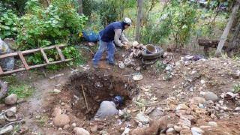 Obras P�blicas erradicar� 80 letrinas en barrio que queda a menos de 10 cuadras de plaza principal