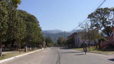 Eval�an recorridos de un m�vil municipal hacia Chumbicha ante la falta de transporte p�blico al hospital y el banco