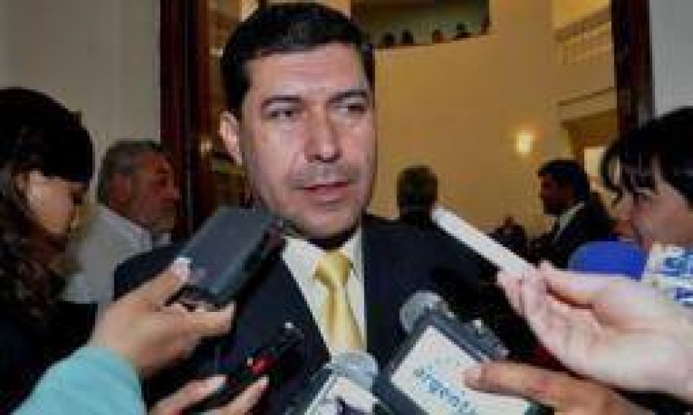 Casas se sum� al pelot�n que pide la continuidad del gobernador