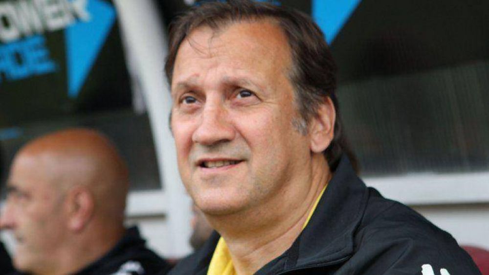 Perazzo seguir� siendo el DT de Olimpo