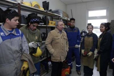 Peralta entreg� aportes a instituciones sociales