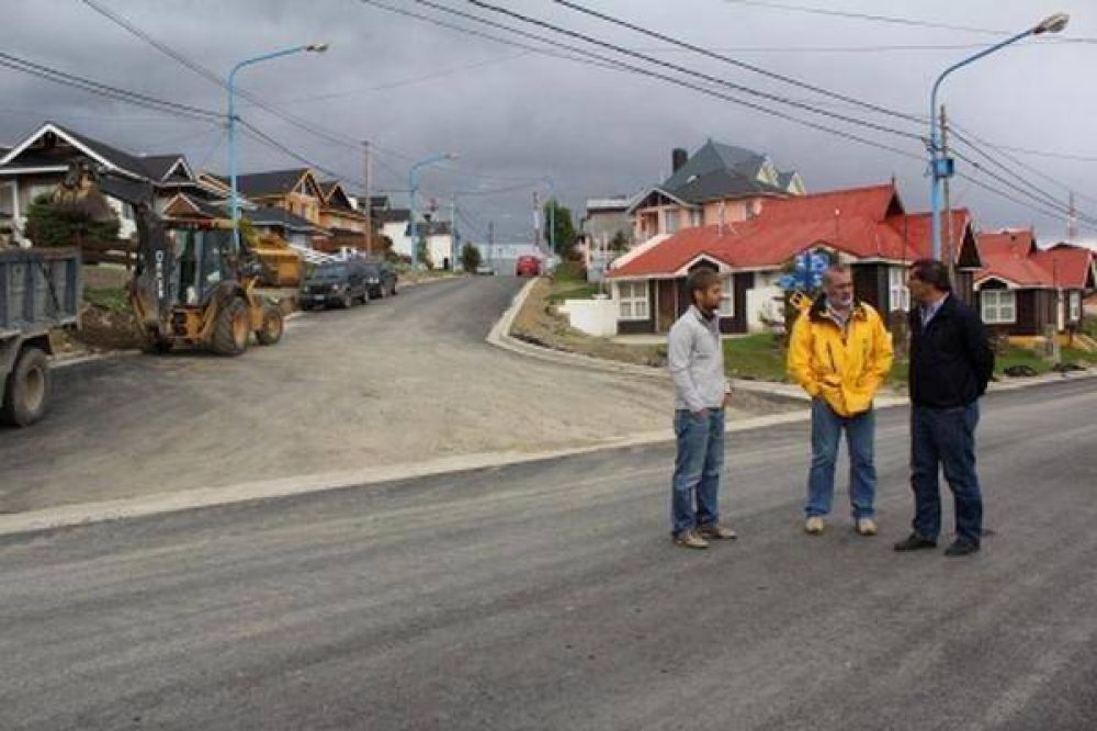 Ushuaia: Avanza el pavimento y la nueva experiencia con viviendas 