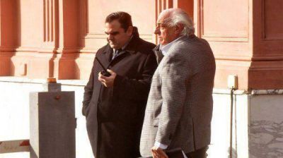 Cuarto intermedio en la reuni�n entre la UTA y el Gobierno para evitar el paro