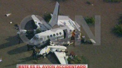 Cinco muertos y cuatro heridos al caer una avioneta en el R�o de la Plata