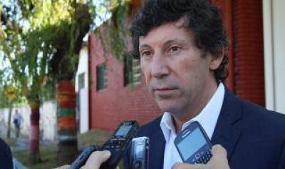 Polic�as Comunales: Duras cr�ticas de Posse al proyecto de Ley