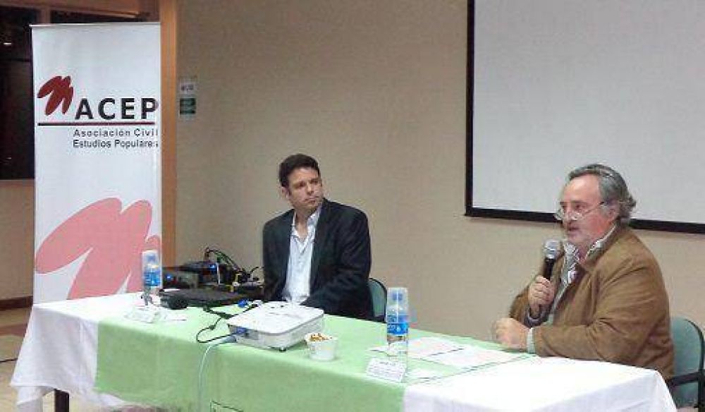 De La Torre disert� en San Isidro