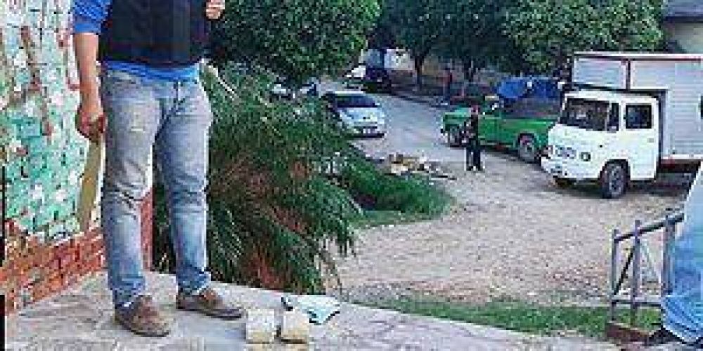 La Polic�a secuestr� panes de marihuana en el Paseo Costanero