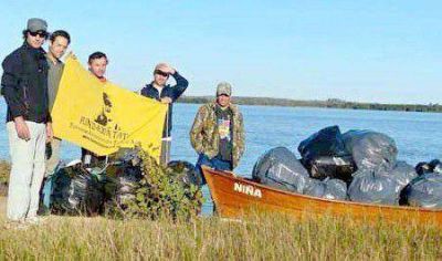 Jornada de limpieza a remo en el r�o Uruguay