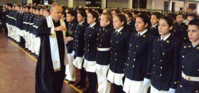 El Liceo Storni realiz� la entrega de uniformes en el Bicentenario de la Armada