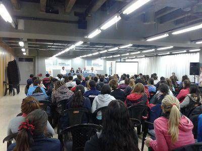 INAUGURARON EL CURSO MUNICIPAL DE INSTRUCTOR DE HOCKEY