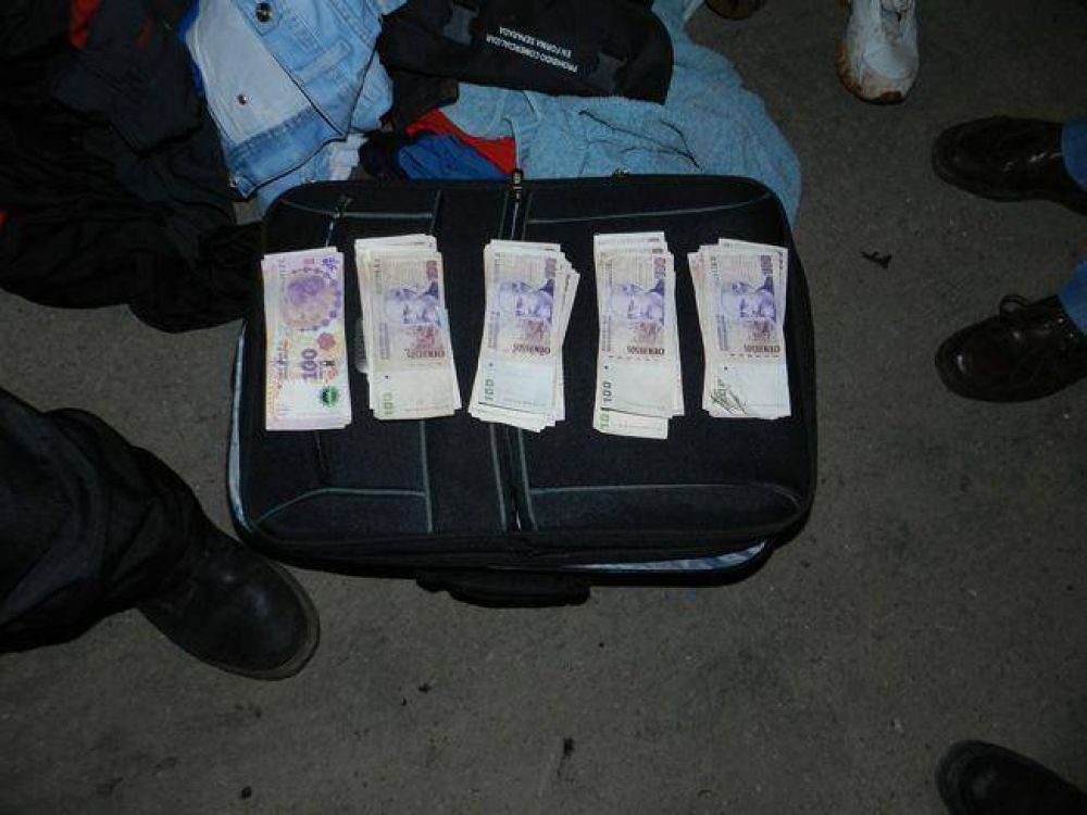 Por pedido de la Justicia neuquina, interceptan una camioneta en Padre Buodo
