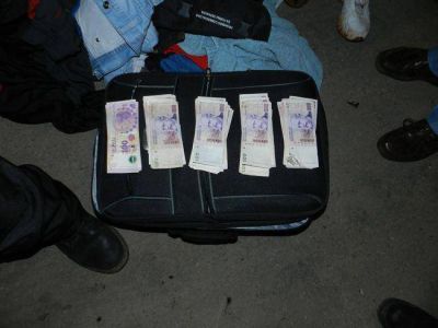 Por pedido de la Justicia neuquina, interceptan una camioneta en Padre Buodo