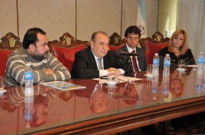 El Gobierno present� oficialmente el programa de construcci�n de ba�os