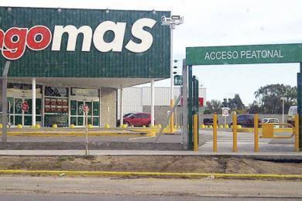 Asaltaron a punta de cuchillo a pareja que ingresaba a supermercado