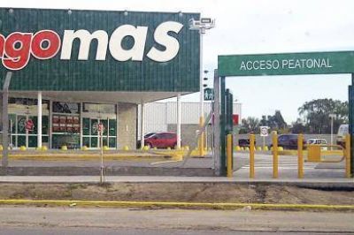 Asaltaron a punta de cuchillo a pareja que ingresaba a supermercado