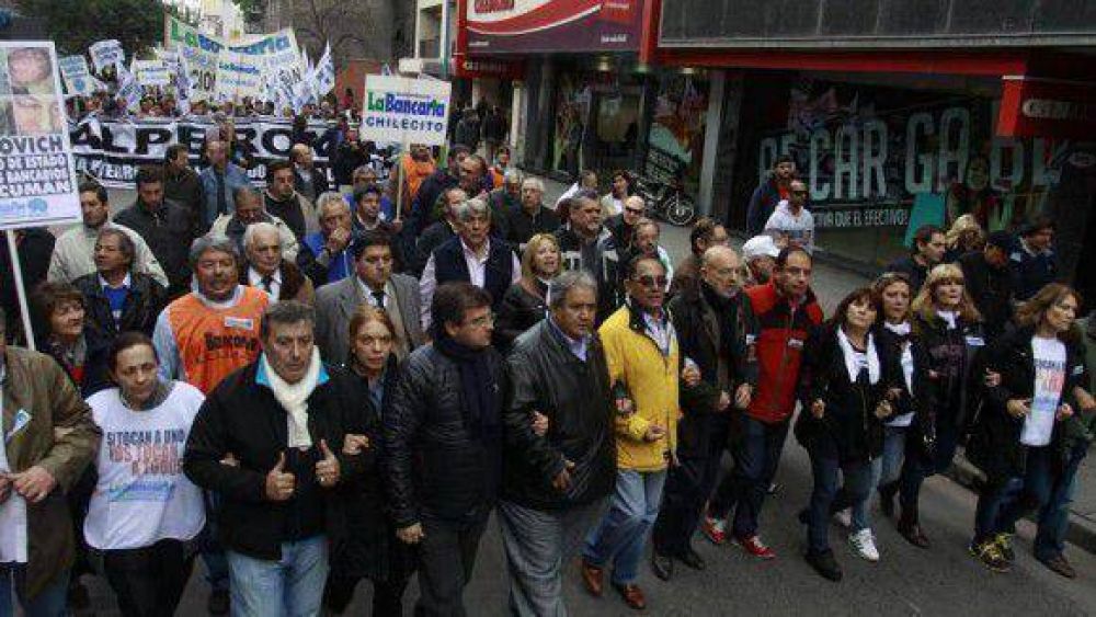 Intensas gestiones desde Naci�n para destrabar el paro bancario de ma�ana