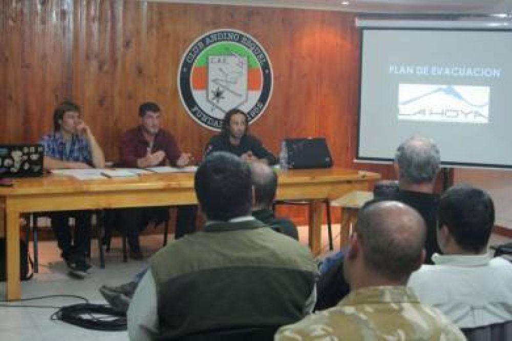 Presentan un in�dito programa de seguridad para el Centro de Esqu� La Hoya