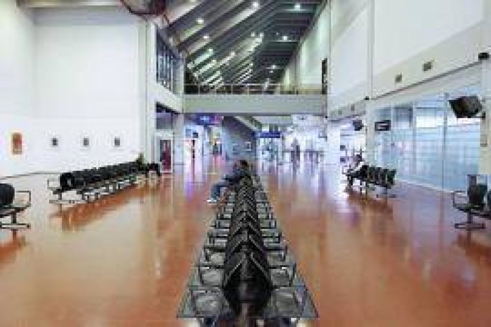 La p�sima gesti�n de Alperovich y Racedo hundi� al Aeropuerto de Tucum�n al puesto 18� en el pa�s