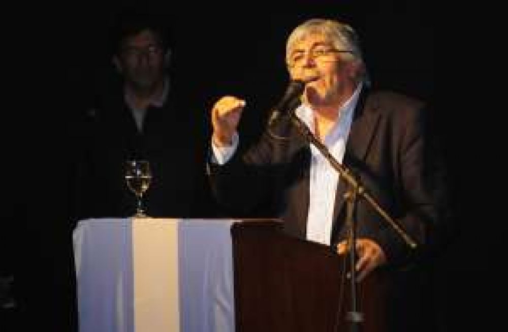 En junio quieren traer a Moyano a San Juan