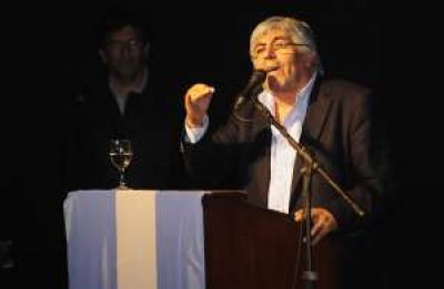 En junio quieren traer a Moyano a San Juan