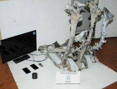 Hallan tel�fonos, LCD y cuadros de motos