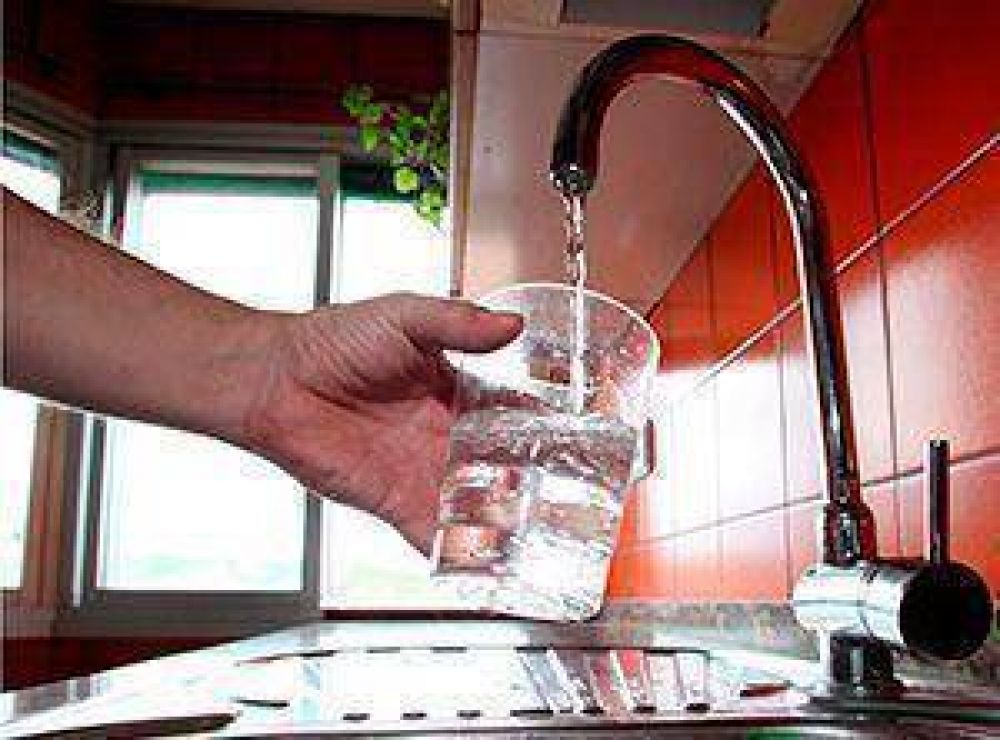  Interrumpen servicio de agua potable en Albard�n