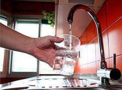  Interrumpen servicio de agua potable en Albard�n
