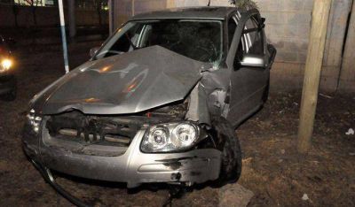 Choque y vuelco en la Circunvalaci�n, padre e hijo se salvaron de milagro