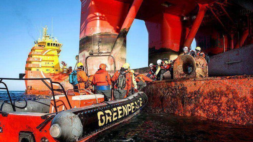 Greenpeace abord� una plataforma petrolera en el �rtico