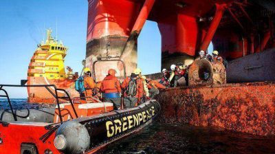 Greenpeace abord� una plataforma petrolera en el �rtico