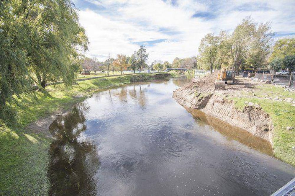 Avanzan las tareas en el arroyo a la altura del Club de Remo