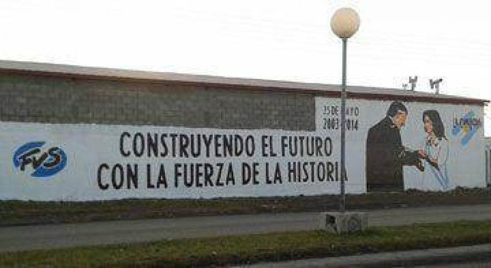 La C�mpora pint� mural conmemorativo por el 25 de Mayo