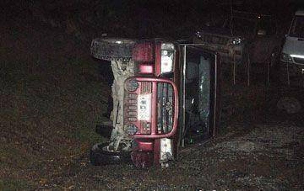Mala maniobra termin� en un vuelco