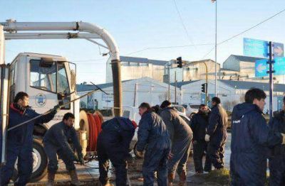 Obras Sanitarias realiz� trabajos en la red del Barrio Camioneros