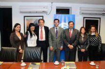 El municipio de Salta y el Banco Macro trabajar�n para embellecer la plaza 9 de Julio