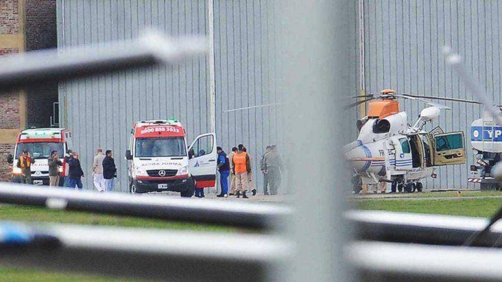 Trasladan a Buenos Aires a dos heridos del accidente y esperan iniciar el rescate de los cuerpos