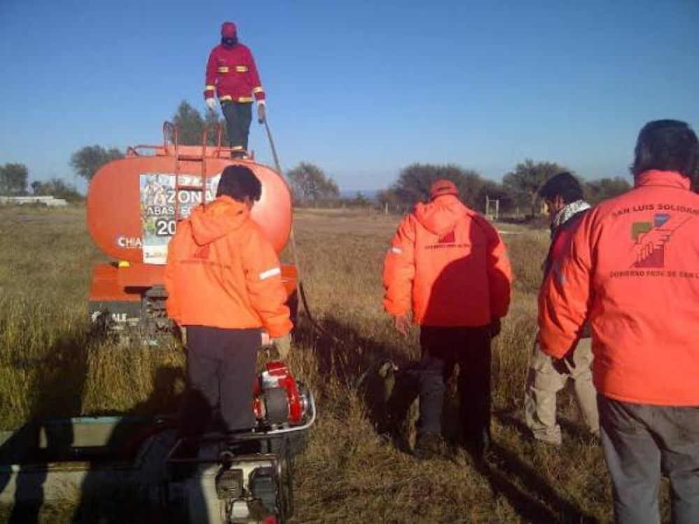 Contin�a el operativo de San Luis Solidario para abastecer de agua a La Punta