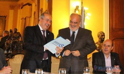 La Provincia firm� un acuerdo con Naci�n para construir mil viviendas y terminar 483