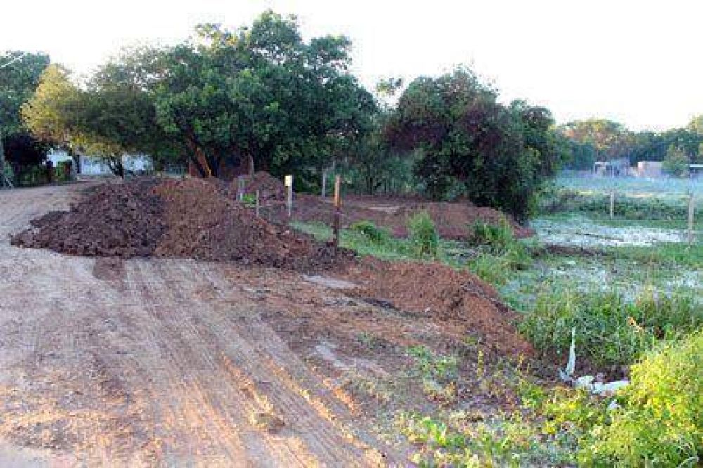 Intimaron a constructoras por arrojar tierra en ribera de la laguna Avalos