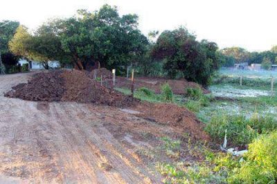 Intimaron a constructoras por arrojar tierra en ribera de la laguna Avalos