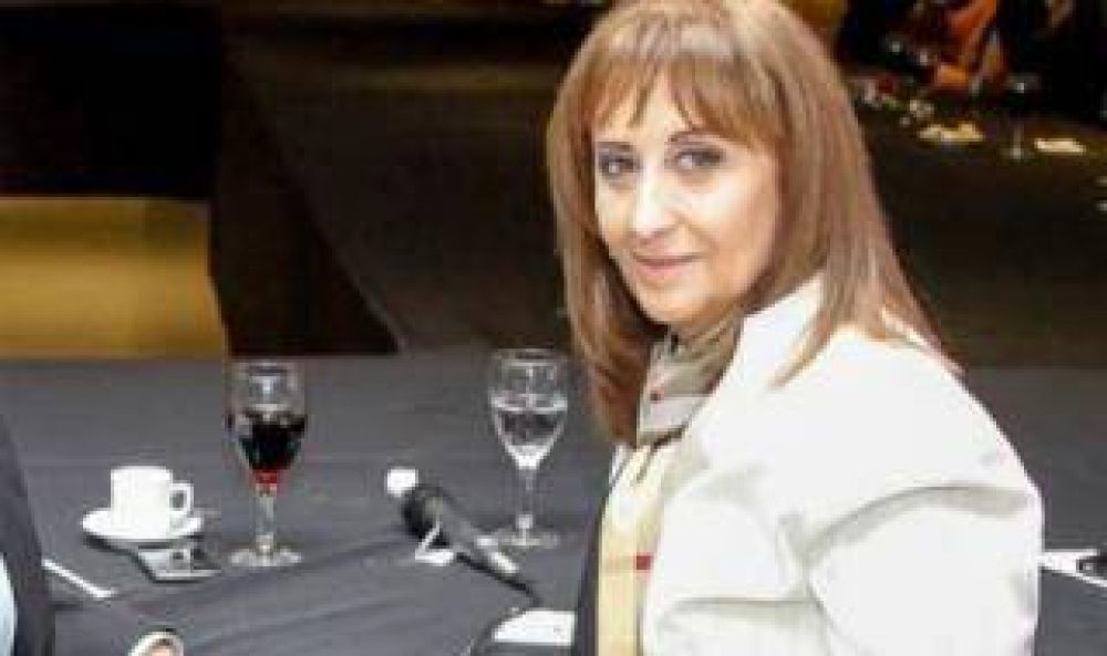 Mirta Tundis brinda una charla para la tercera edad en Jun�n