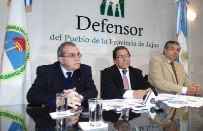 El Defensor del Pueblo present� informe anual