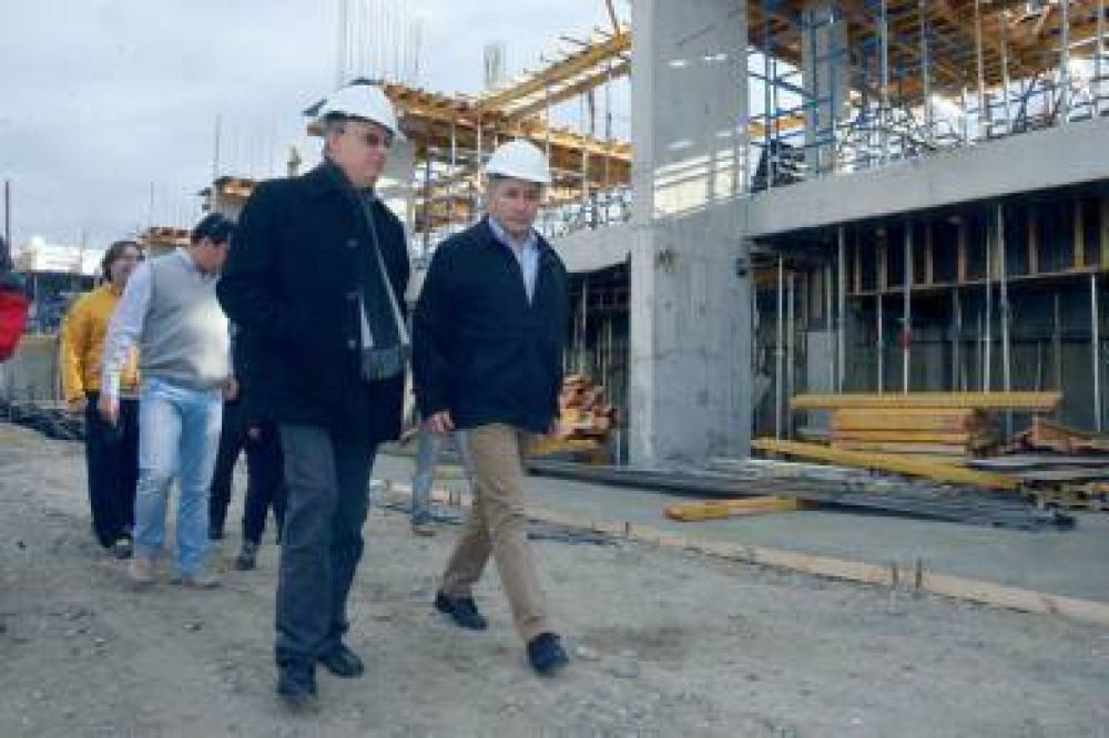 El intendente local valor� el aporte a la comunidad con la obra de Petroleros Jer�rquicos