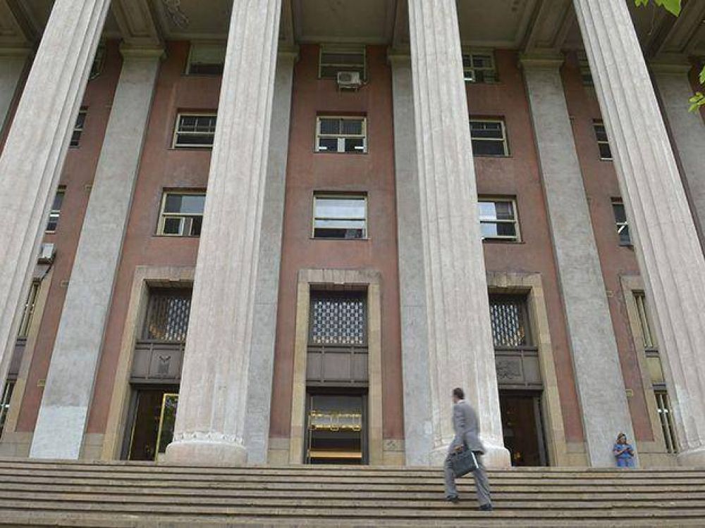 Suspendieron la colocaci�n del cuadro religioso en Tribunales