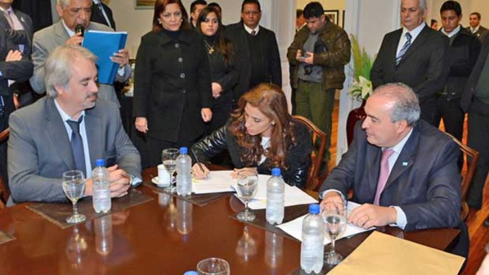 La Provincia firm� con la Naci�n acuerdos para obras