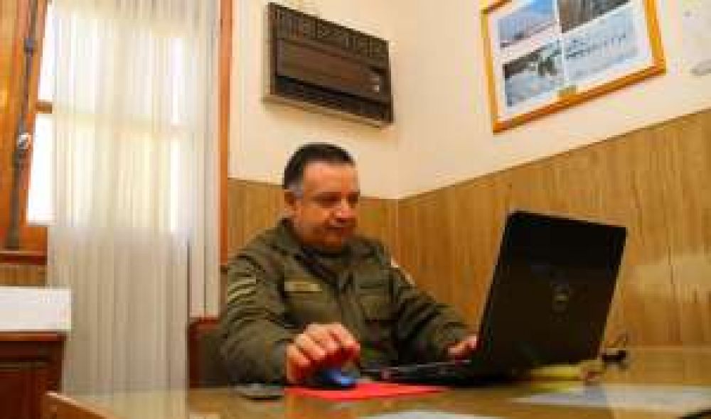 Por simp�tico, le dieron la misi�n de acercar el Ej�rcito a la comunidad