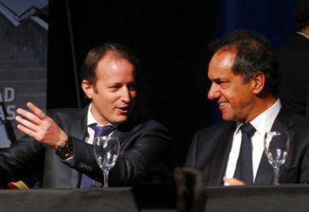 MI, un candidato que coquetea a dos puntas