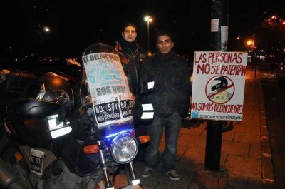 Marcha de motoqueros contra el uso del casco y chaleco