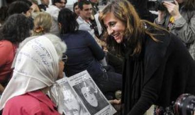 Condenan a ocho a�os de prisi�n a m�dica que falsific� identidad de beba apropiada